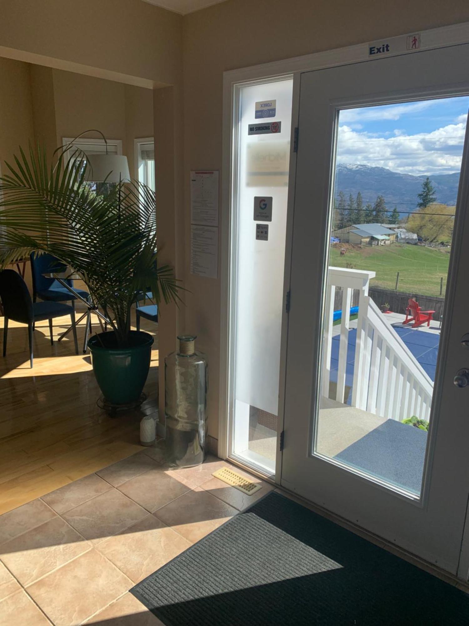 Salish B&B And Spa Вест-Келоуна Экстерьер фото