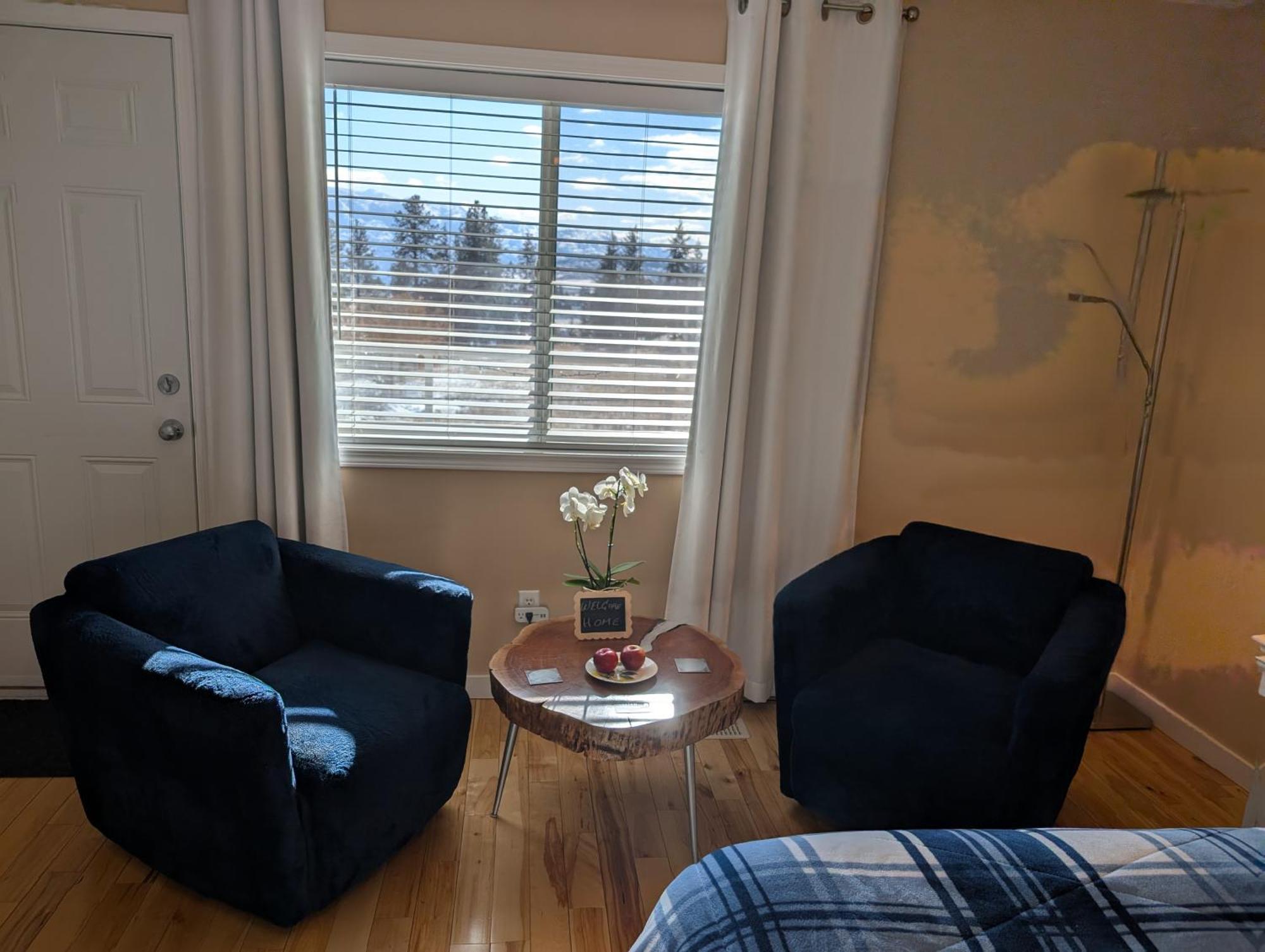 Salish B&B And Spa Вест-Келоуна Экстерьер фото