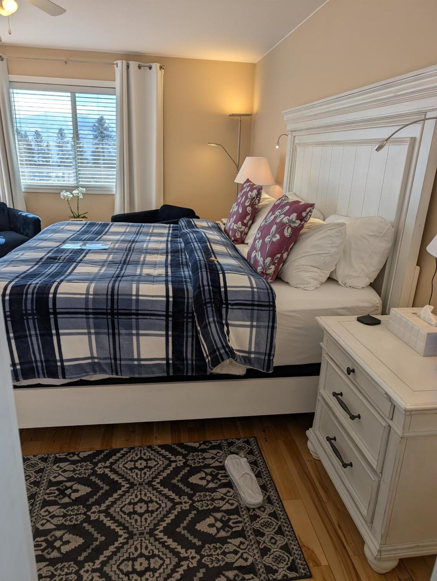 Salish B&B And Spa Вест-Келоуна Экстерьер фото